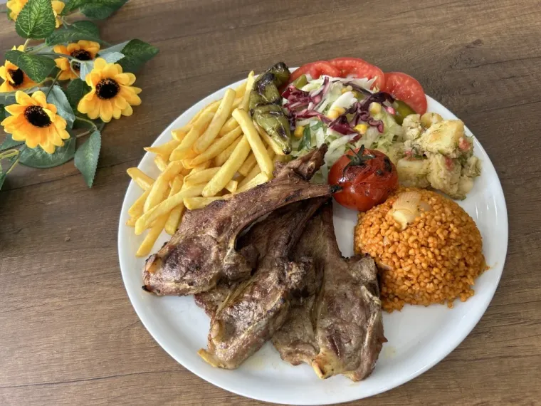 Où déguster des grillades halal à Draguignan ?, Draguignan, Royal 83
